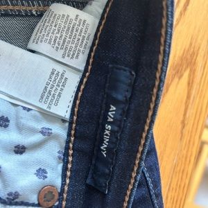 Size 0/25 lucky brand Ava skinny jeans!! Dark wash.